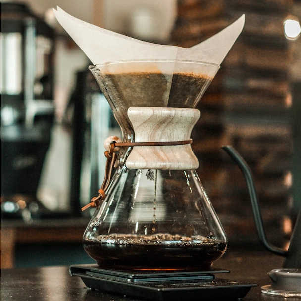 chemex coffee brewing - Photo by Ben Moreland on Unsplash